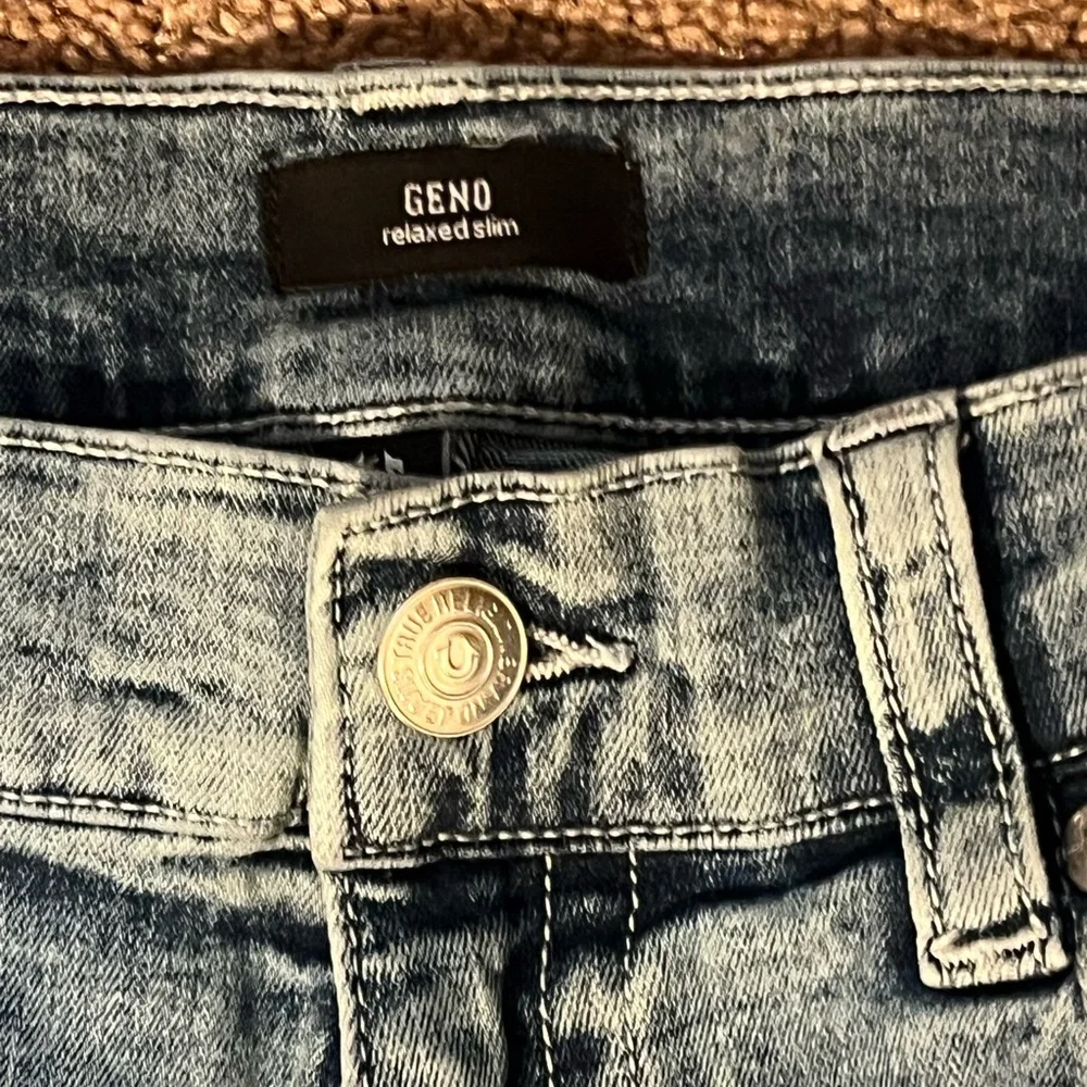 True Religion distressed jeans sz 38/32